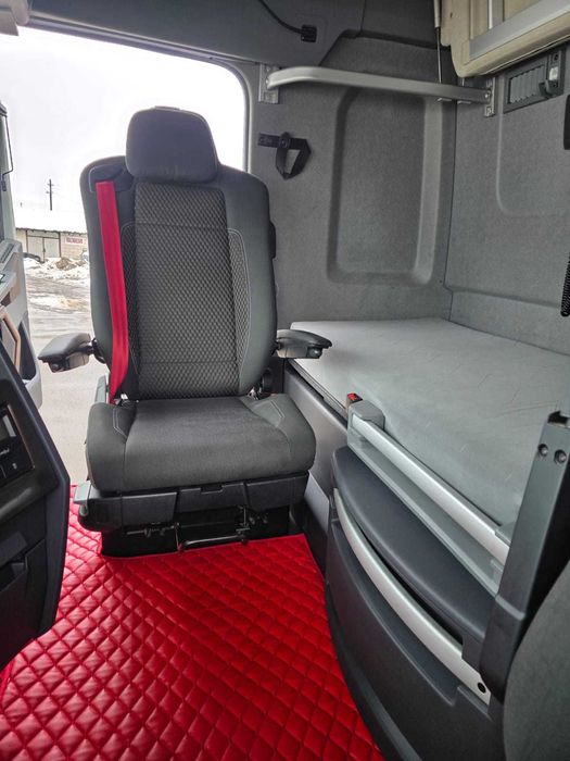 Cap tractor Renault T520