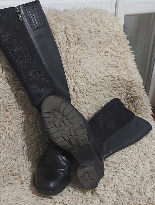 Продавам ботуши дамск