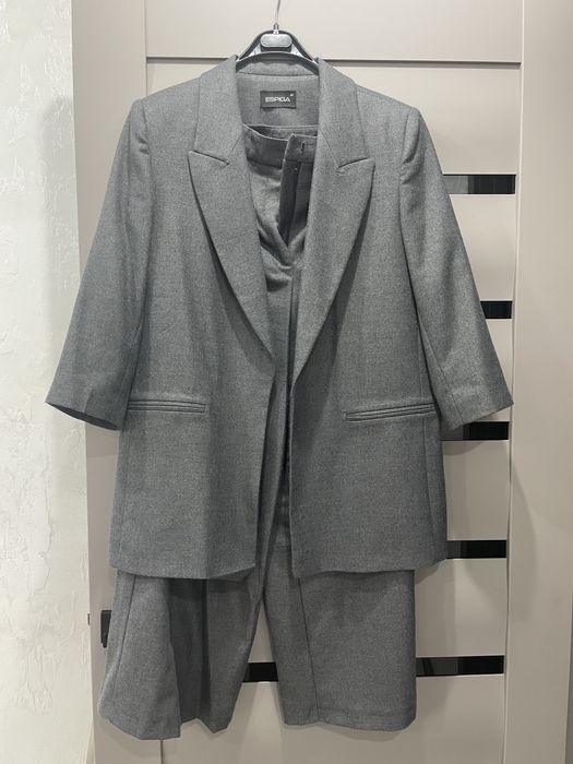 Пиджак с брюками