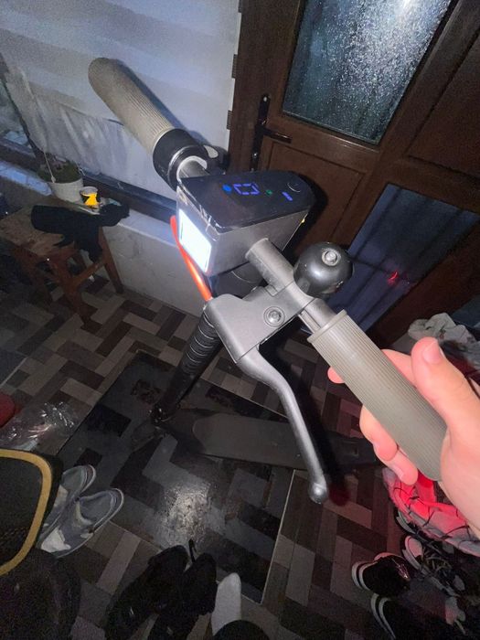 Vând trotineta electrica xiaomi 4 lite