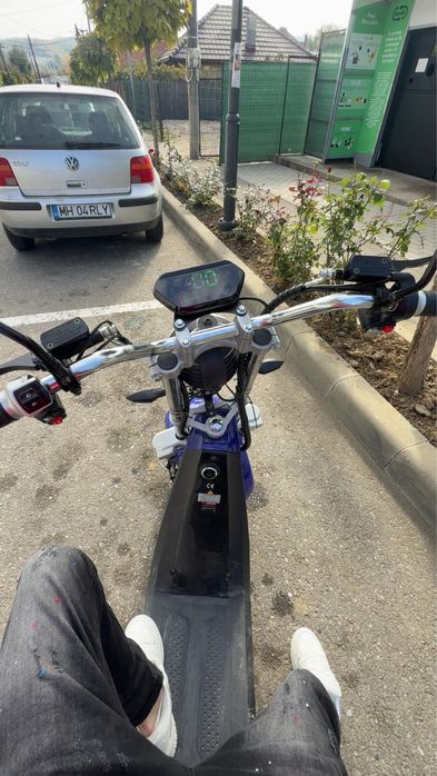 Vând scuter electric 2000W – fără permis (limitat la 25 km/h)