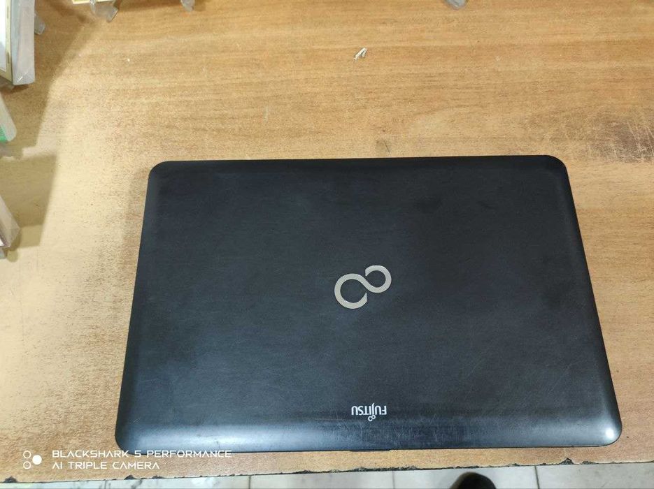 Ноутбук Fujitsu-Siemins    i5