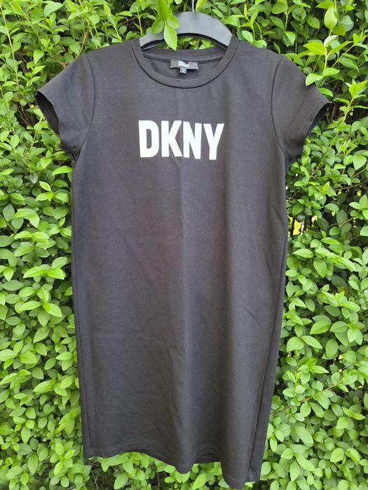 Рокля на марката DKNY