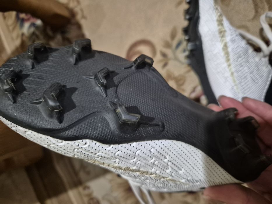 Продам бутсы новые 5000 32рр