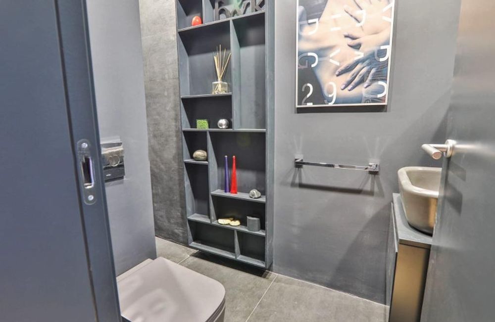 Дава се под наем Тристаен апартамент в София, Център - 70 кв.м за 1290 € - Снимка #9