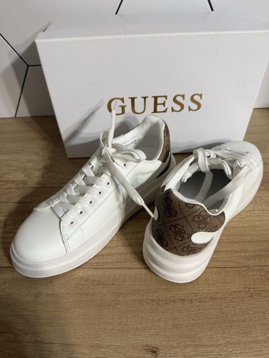 Бели кецове Guess