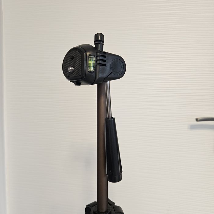 Trepied Amazon Basics 127cm cu geantă