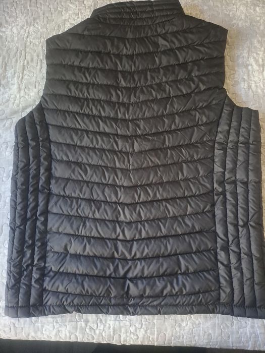 Vesta geaca neagra