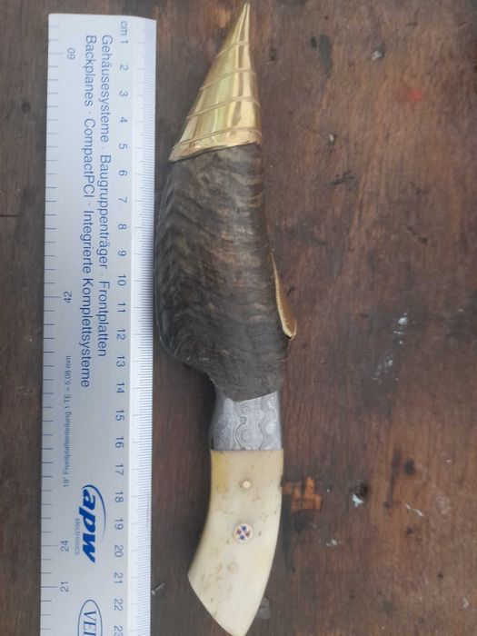 Ножове дамаска стомана