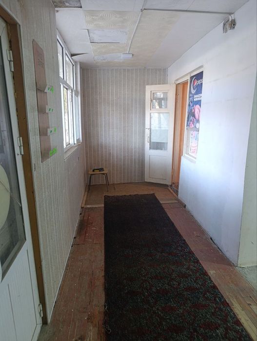 Срочно продается 3 ком квартира в 4 мкр 1 этаж