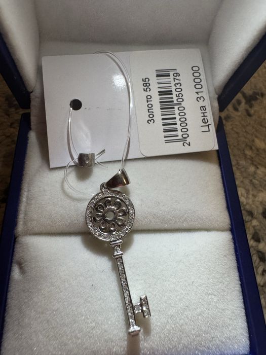 Продам кулон с бриллиантами