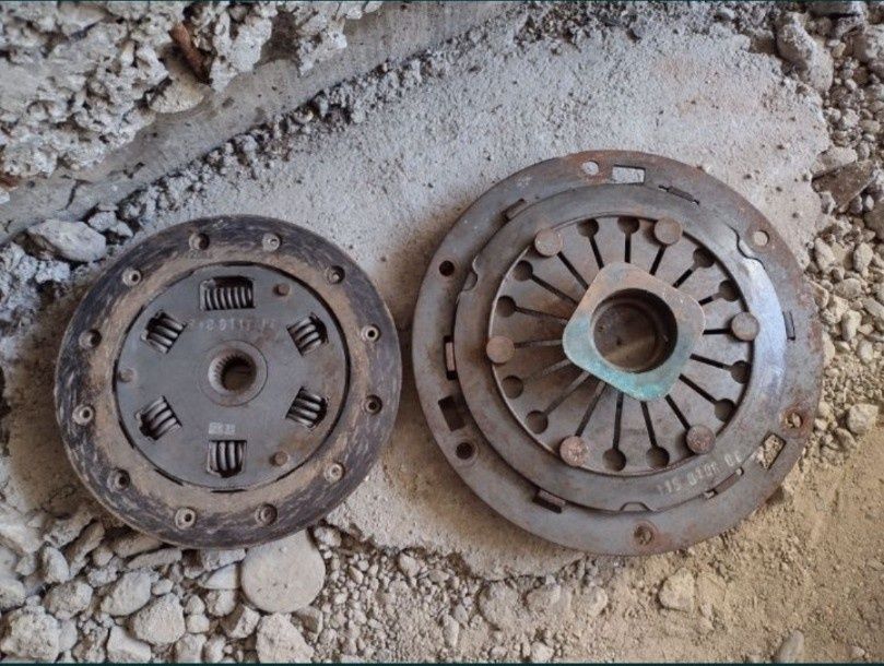 Съединител/Лайсна Мерцедес190/Кора wv golf 4+лайсна