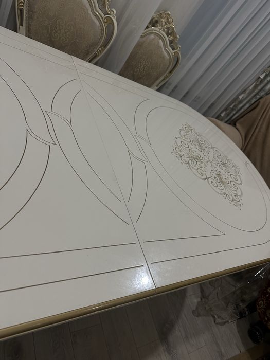 Продам стол со стульями  в отличном состоянии