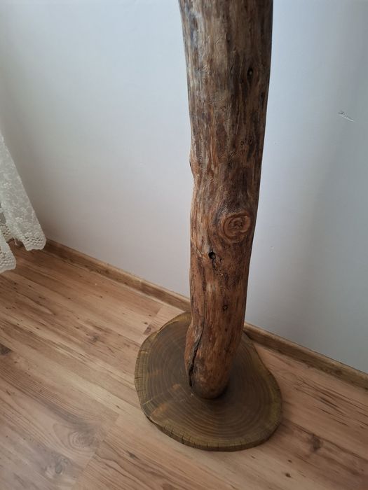 Уникална закачалка в рустикален стил за дрехи