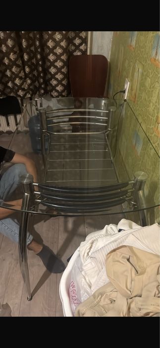 Продаем стол стеклянный