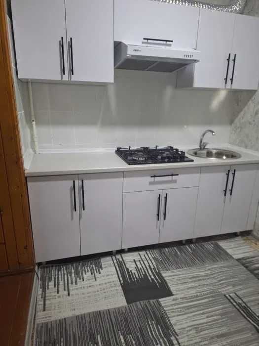 3 хонали Квартира сотилади 1 этажда 5 микрн