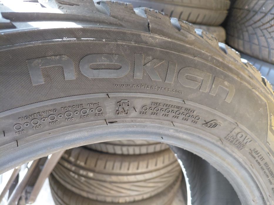 215/60/17C " Nokian 4бр.гуми