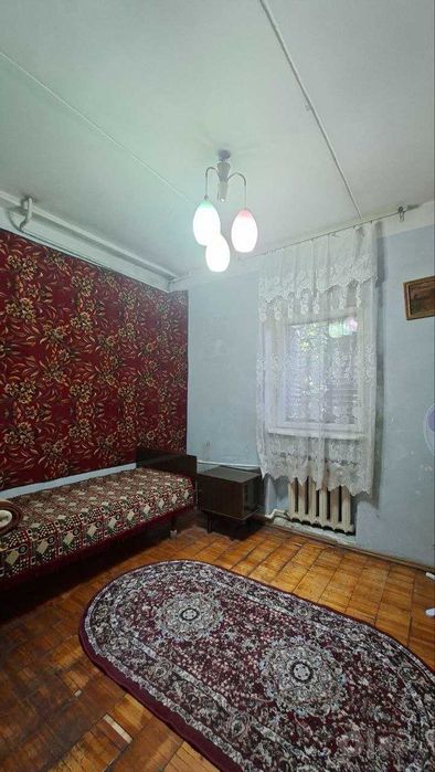 Продам Юнусабад11 1/1/4 галерейка 42м2
