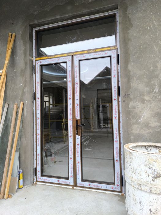 Ustanofka rom- eshik