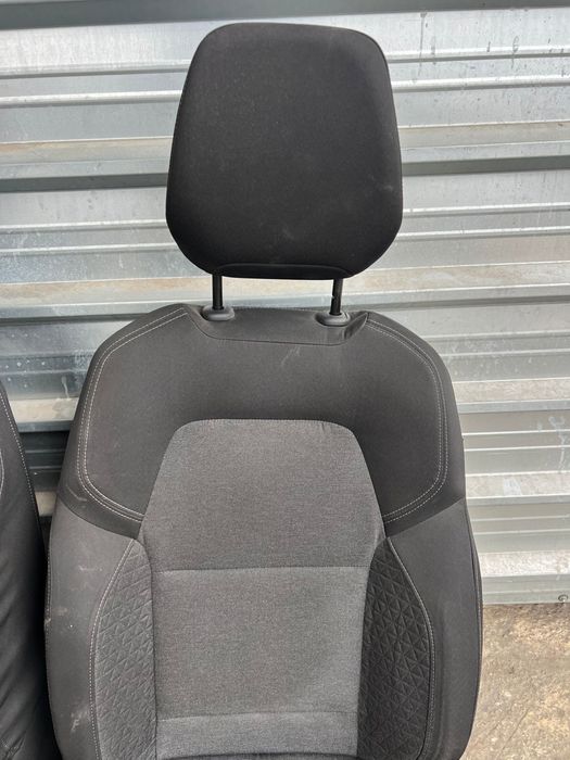 Предни седалки Renault Clio V 2021 Рено Клио 5 с забележки ном 773