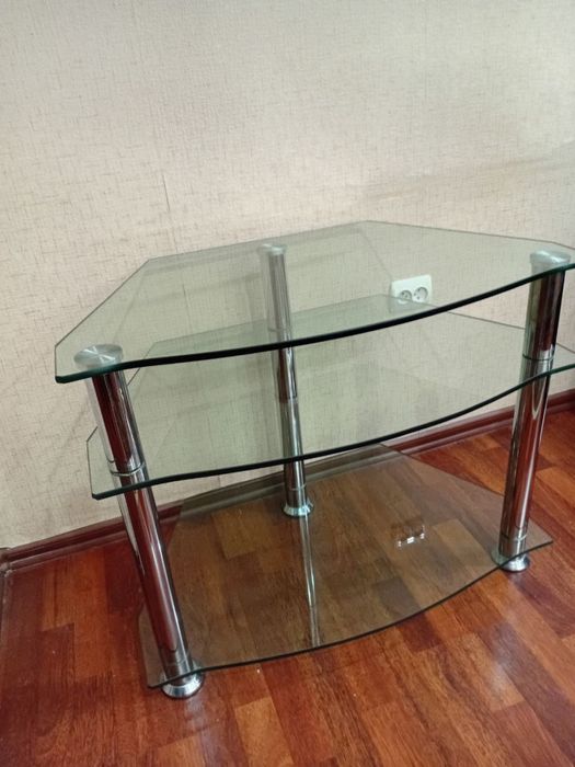 Столик стекляный