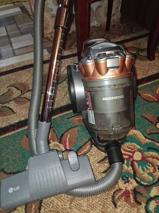 Продам рабочий пылесос