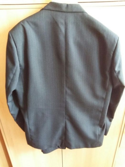 Vând costum deosebit