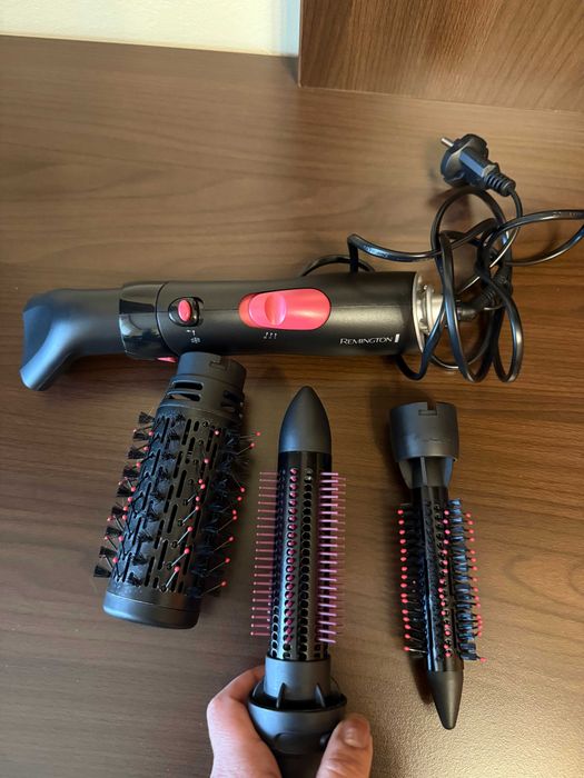 Uscator Remington cu accesorii de ondulat