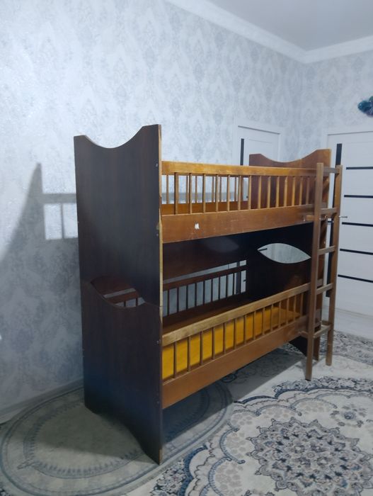 Двух этажный кровать продаётся