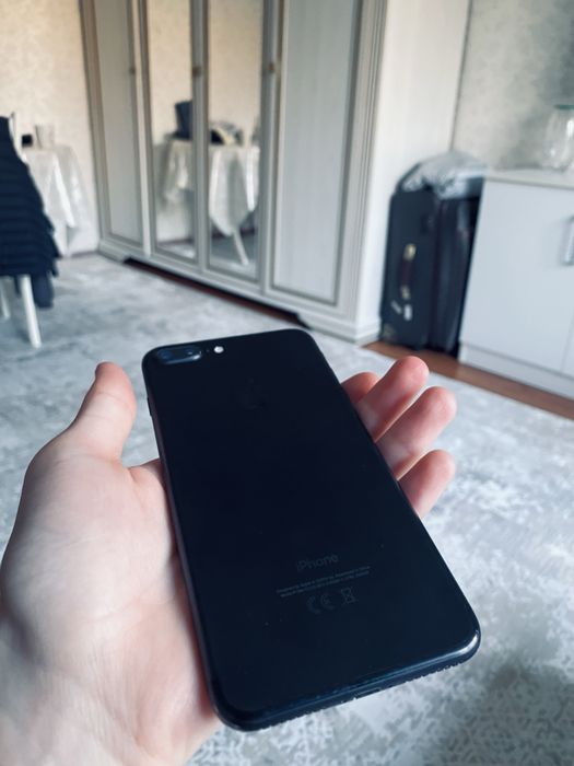 Продам Iphone 7+ идеал