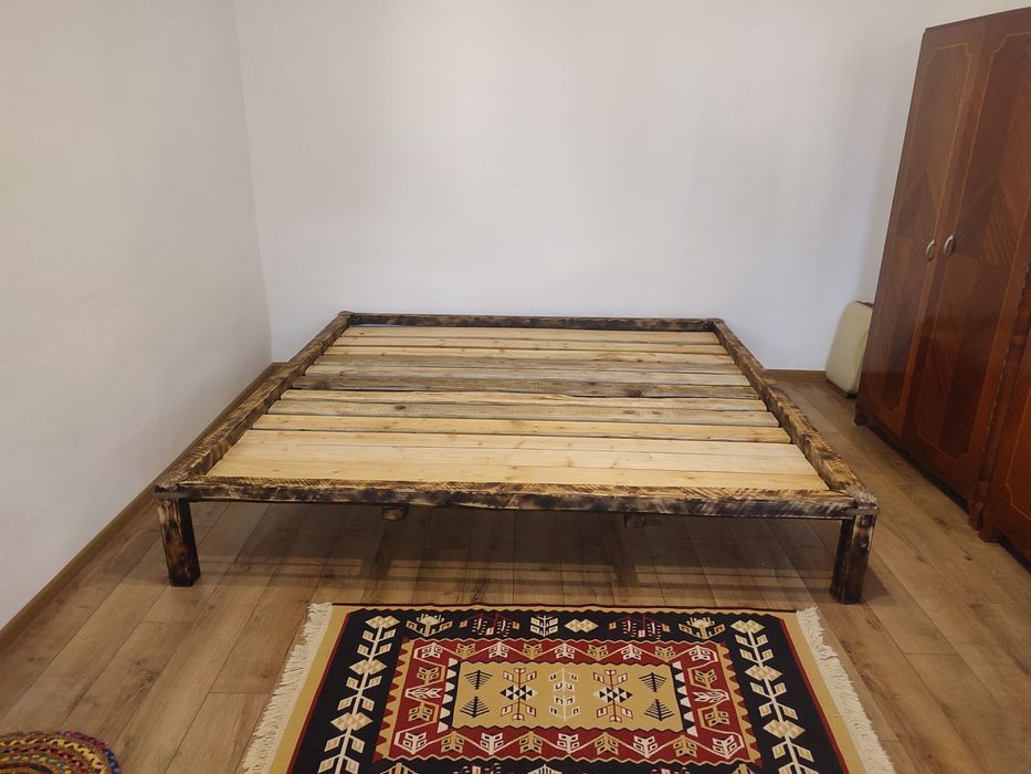 Pat Matrimonial din Lemn Masiv 2,20 m x 2,20 m.