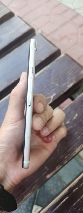 Iphone 6s 64 gb batareya 100% useleniy. Kamera tiniq damoy ishlaydi.