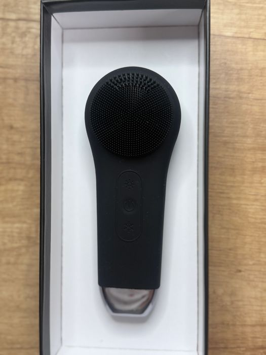 Hot and Cold Cleansing Brush