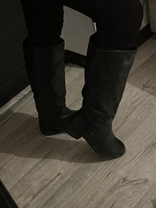 Продам кожанные сапоги недорого.