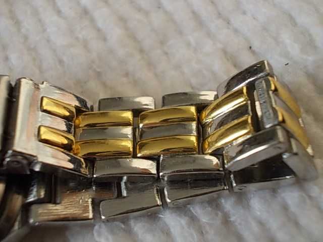 Красив дамски часовник Peugeot