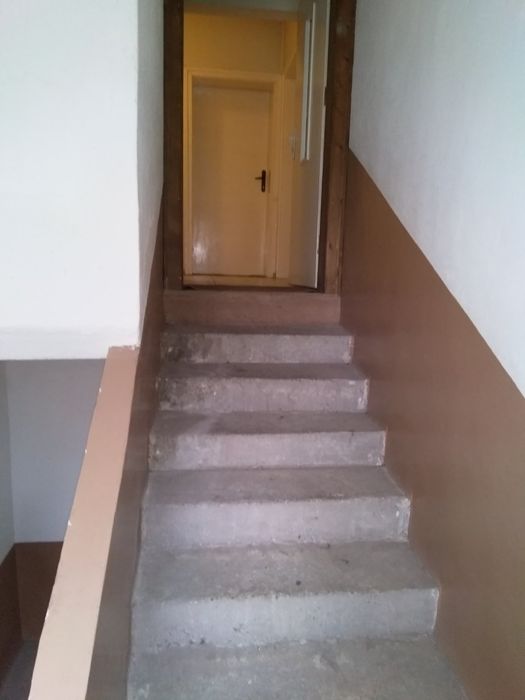 Продавам етаж от къща в Асеновград!