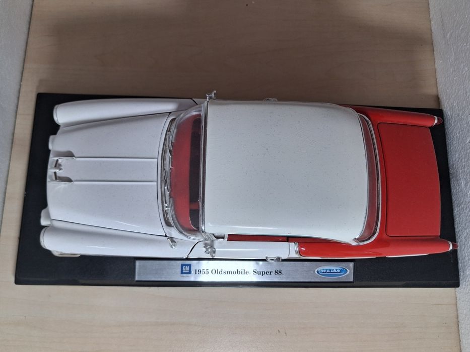 Oldsmobile scara 1:18 welly