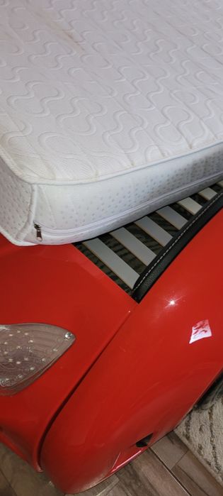 Pat de copii tip mașinuța