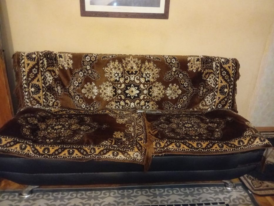 диван кожанный отдам