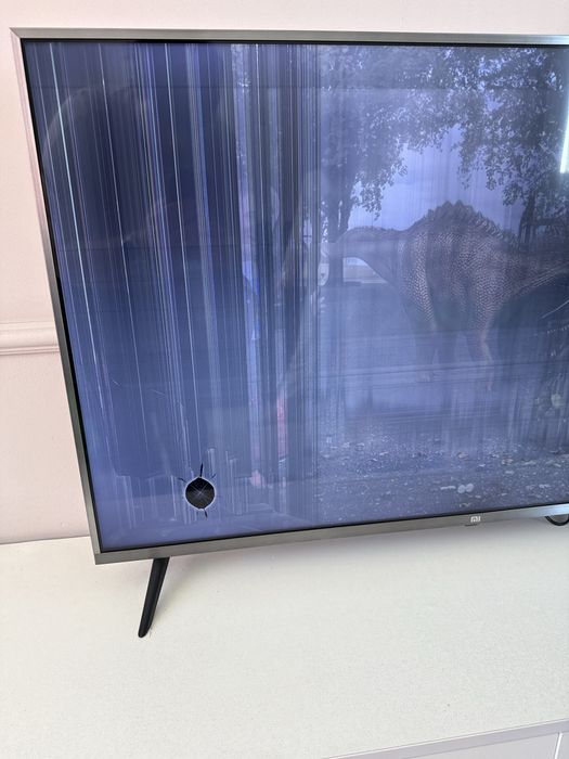 Телевизор с дефектом