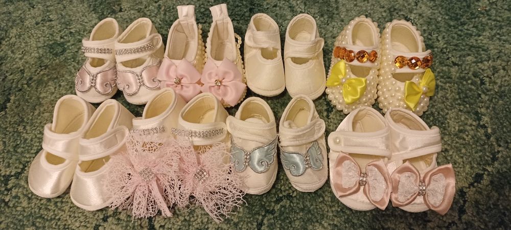 Продавам бебешки буйки\пантофки и пантофки.