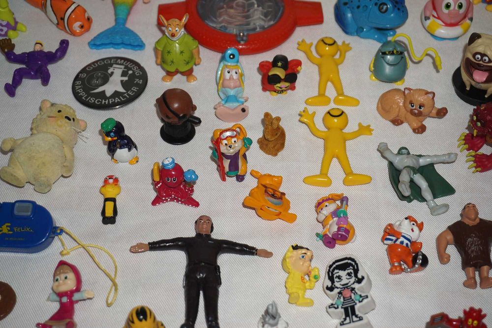 Голям Лот Фигурки Направени За Mcdonald's Burger King И Други 1.1кг