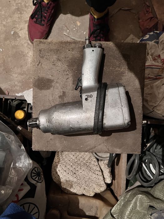 Продам пневмогайковерт, нагнетатель и тд