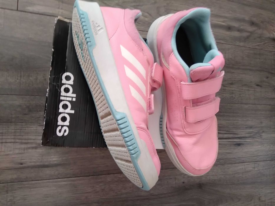 Детски оригинални маратонки Адидас модел 2025г размер 38 1/2 -60лв.