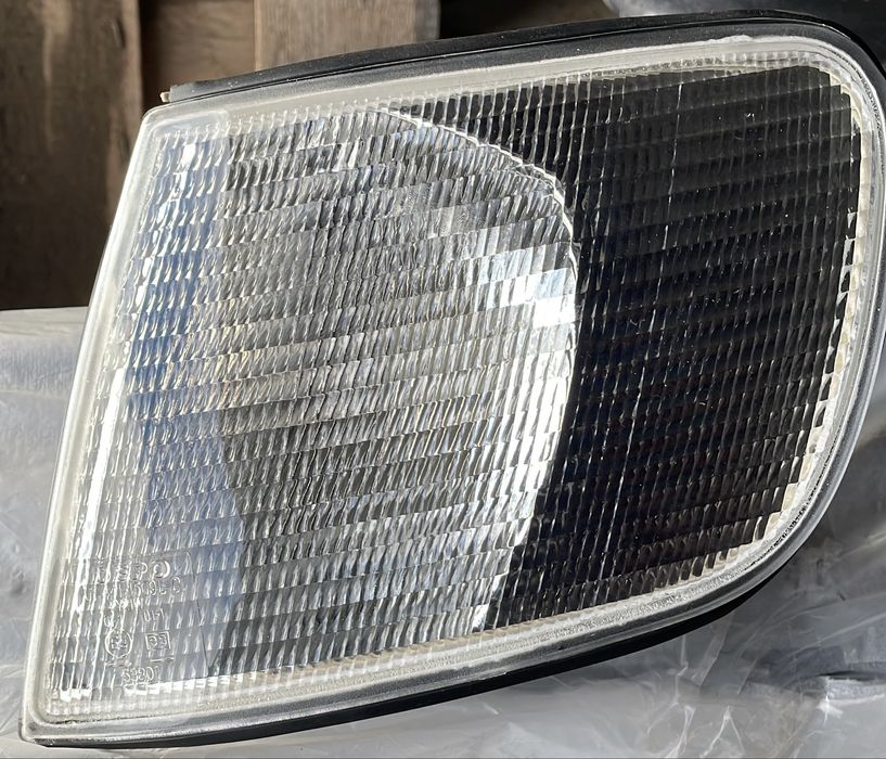 Поворотник на Audi 100C4