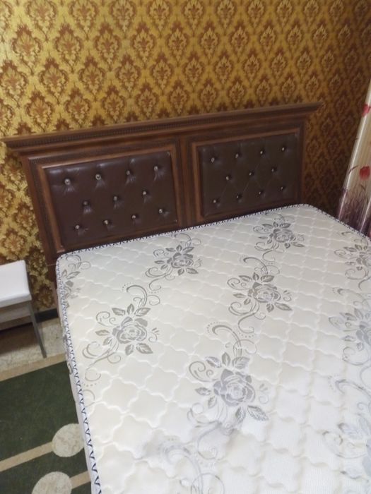 Двуспальная кровать