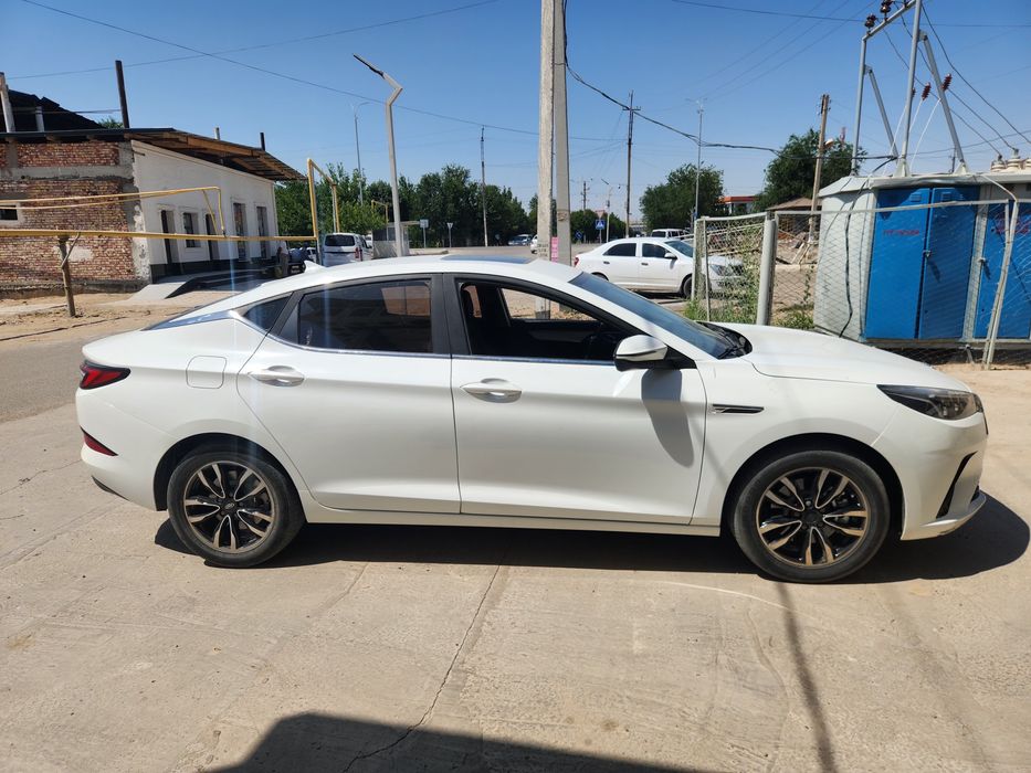 Jac j7 liftbek sotiladi