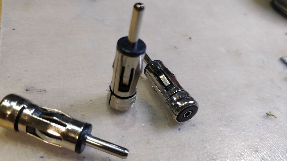 Adaptor Antena Radio Navigatie Auto (ISO tata DIN mama)