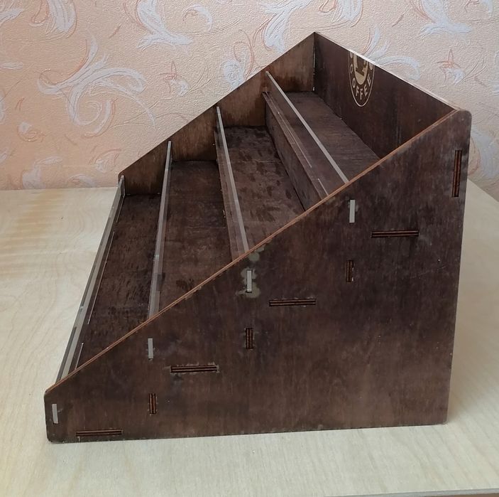 Этажерка для сладостей в кофейнях