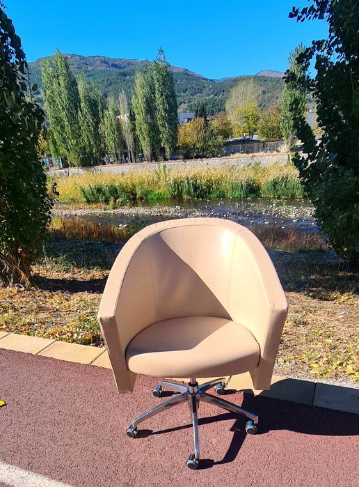 LUXY Стол вана с газов асансьор полиран с естествена кожа алуминиева о